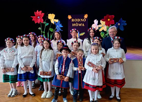 Grafika 2: 54  Konkurs Recytatorski Literatury Kaszubskiej   "Rodnô Mòwa"