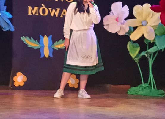 Grafika 6: 54  Konkurs Recytatorski Literatury Kaszubskiej   "Rodnô Mòwa"