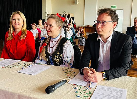 Grafika 8: 54  Konkurs Recytatorski Literatury Kaszubskiej   "Rodnô Mòwa"