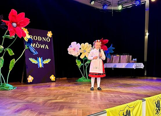 Grafika 10: 54  Konkurs Recytatorski Literatury Kaszubskiej   "Rodnô Mòwa"