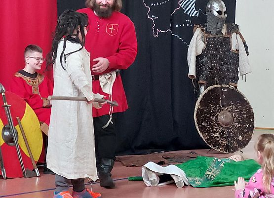 Grafika 12: Żywa lekcja historii