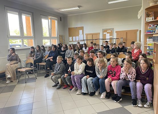 Grafika 1: Spotkanie prewencyjne z przedstawicielką  policji