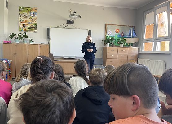 Grafika 3: Spotkanie prewencyjne z przedstawicielką  policji