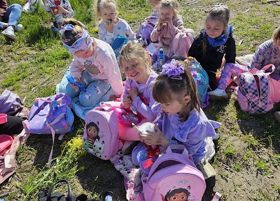 Grafika 5: Majowy spacer przedszkolaków