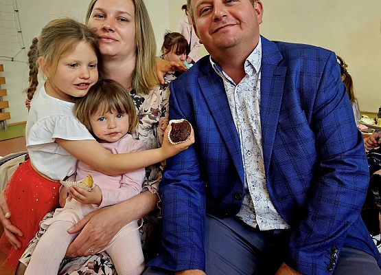 Grafika 4: Dzień Mamy i Taty