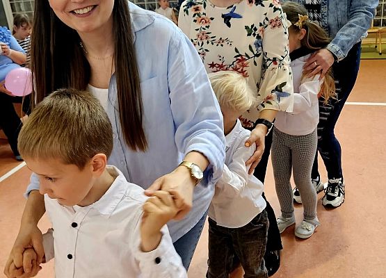 Grafika 9: Dzień Mamy i Taty