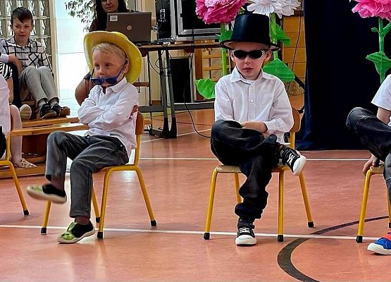 Grafika 12: Dzień Mamy i Taty