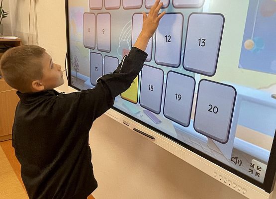 Grafika 13: Co słychać na zajęciach z języka angielskiego?