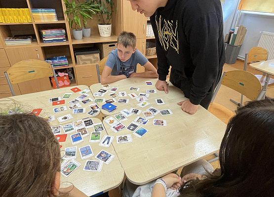 Grafika 12: Co słychać na zajęciach z języka angielskiego?