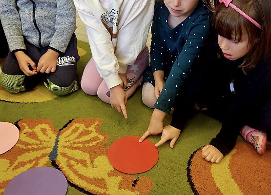 Grafika 6: Dzień Kropki