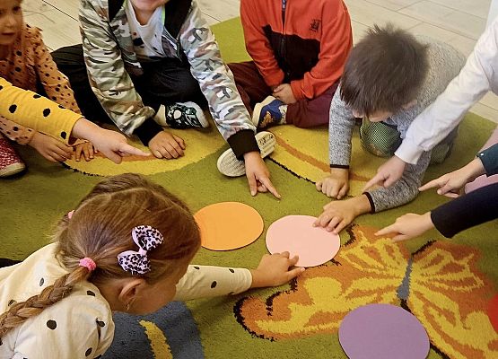 Grafika 13: Dzień Kropki