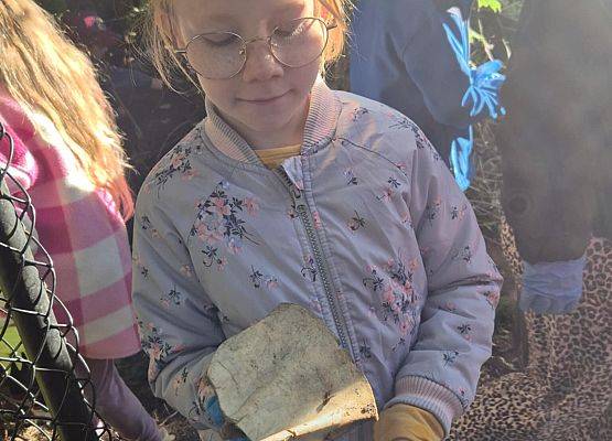 Grafika 12: Sprzątane Świata