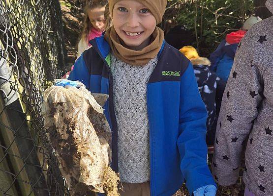 Grafika 10: Sprzątane Świata