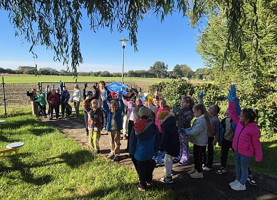 Grafika 2: Sprzątane Świata