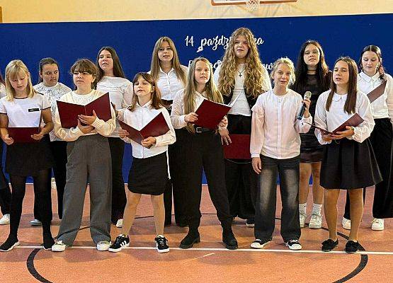 Grafika 11: Dzień Edukacji Narodowej