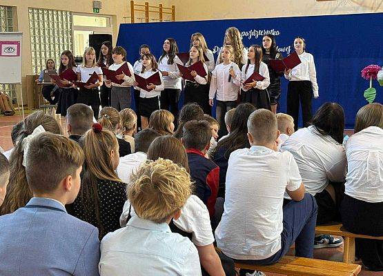 Grafika 7: Dzień Edukacji Narodowej