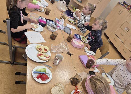 Grafika 2: Zdrowe śniadanie w klasie I