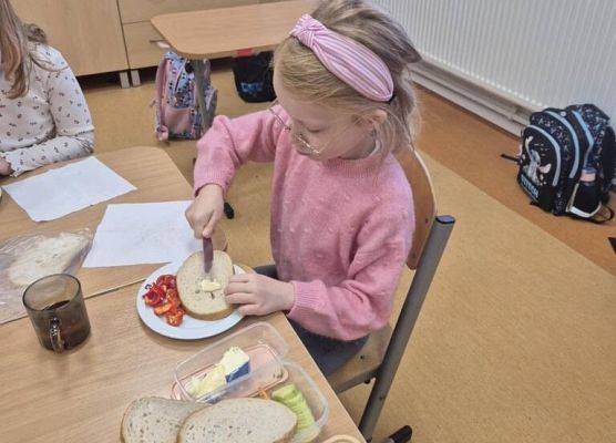 Grafika 1: Zdrowe śniadanie w klasie I