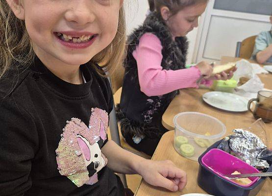 Grafika 6: Zdrowe śniadanie w klasie I