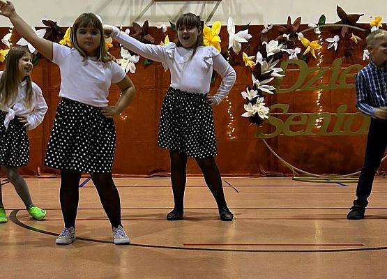 Grafika 6: Pierwsze obchody Dnia Seniora w naszej szkole