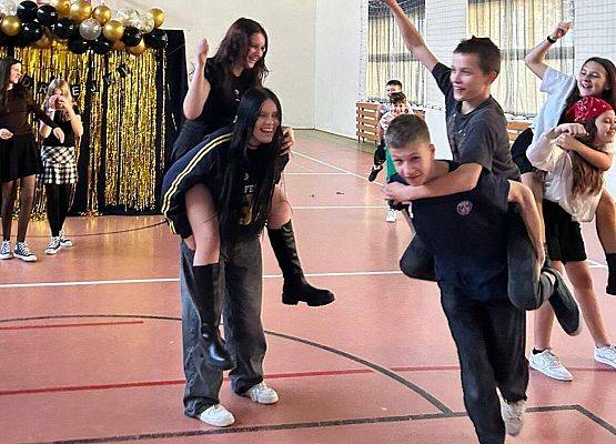 Grafika 12: Andrzejki w naszej szkole