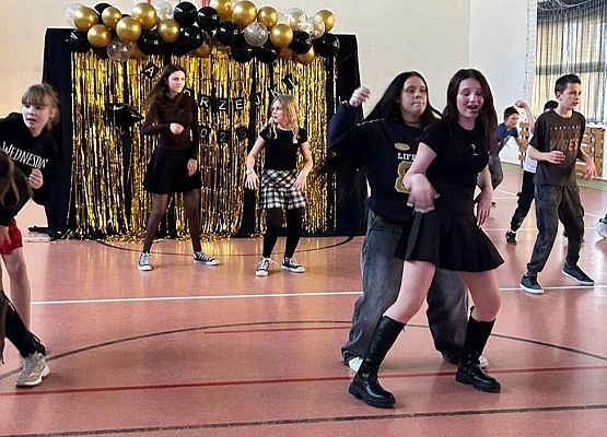 Grafika 11: Andrzejki w naszej szkole