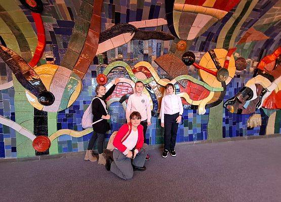 Grafika 1: Niezapomniany spektakl Piotruś Pan – szkolna wizyta w teatrze