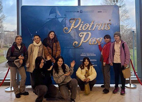 Grafika 2: Niezapomniany spektakl Piotruś Pan – szkolna wizyta w teatrze