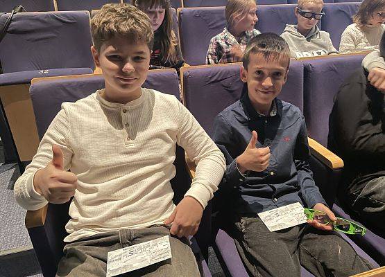 Grafika 5: Niezapomniany spektakl Piotruś Pan – szkolna wizyta w teatrze