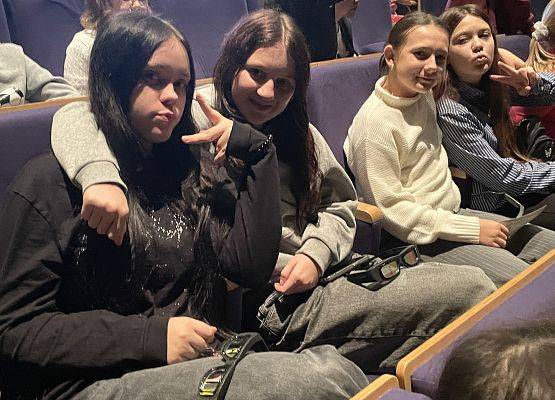 Grafika 6: Niezapomniany spektakl Piotruś Pan – szkolna wizyta w teatrze