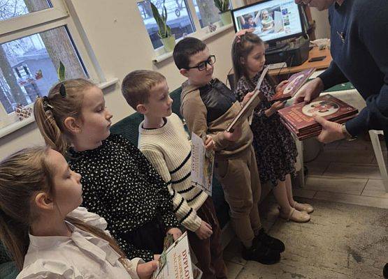 Grafika 6: Pasowanie na czytelnika