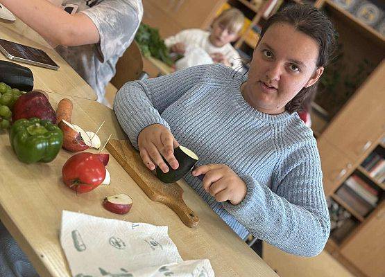 Grafika 13: Stwory z warzyw i owoców