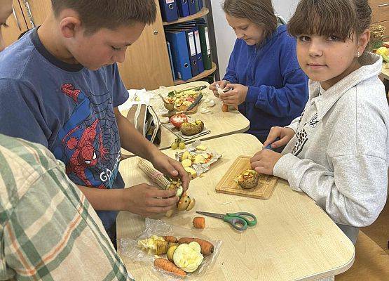 Grafika 3: Stwory z warzyw i owoców