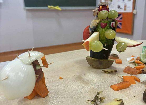 Grafika 14: Stwory z warzyw i owoców