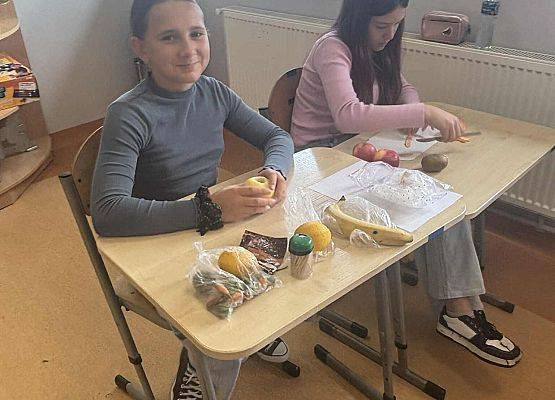 Grafika 6: Stwory z warzyw i owoców