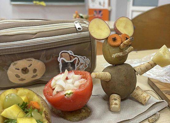 Grafika 11: Stwory z warzyw i owoców