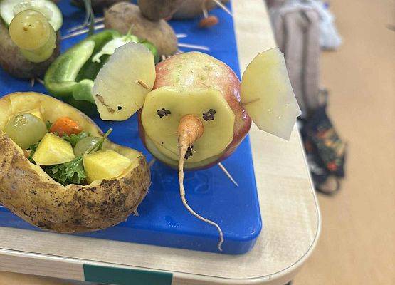 Grafika 16: Stwory z warzyw i owoców