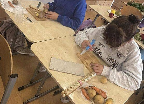 Grafika 7: Stwory z warzyw i owoców