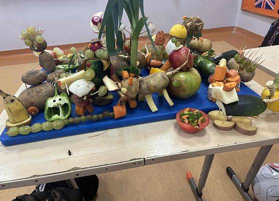 Grafika 20: Stwory z warzyw i owoców