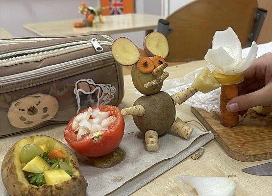 Grafika 18: Stwory z warzyw i owoców