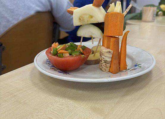 Grafika 22: Stwory z warzyw i owoców