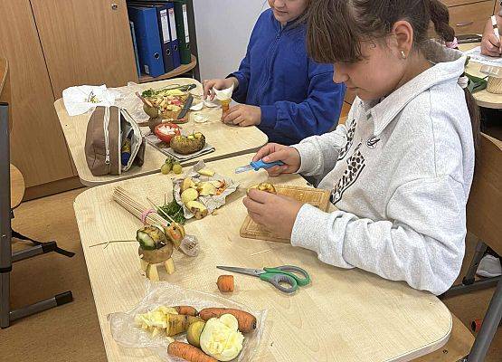 Grafika 24: Stwory z warzyw i owoców