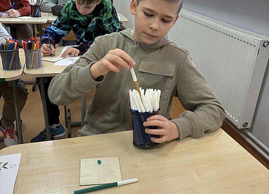 Grafika 2: Malowanie na drewnie