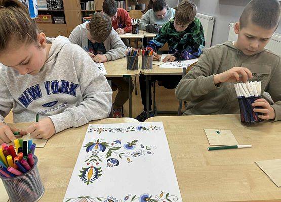 Grafika 5: Malowanie na drewnie