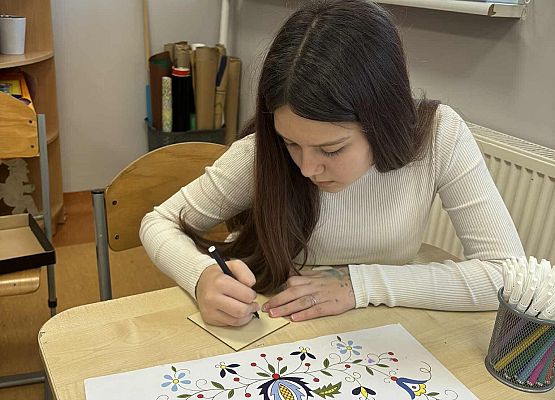 Grafika 6: Malowanie na drewnie