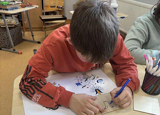 Grafika 7: Malowanie na drewnie