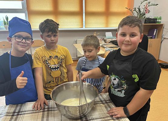 Grafika 4: Zajęcia kulinarne w klasie 2 - pieczemy pierniki