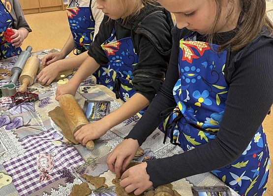 Grafika 5: Zajęcia kulinarne w klasie 2 - pieczemy pierniki