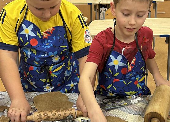 Grafika 7: Zajęcia kulinarne w klasie 2 - pieczemy pierniki