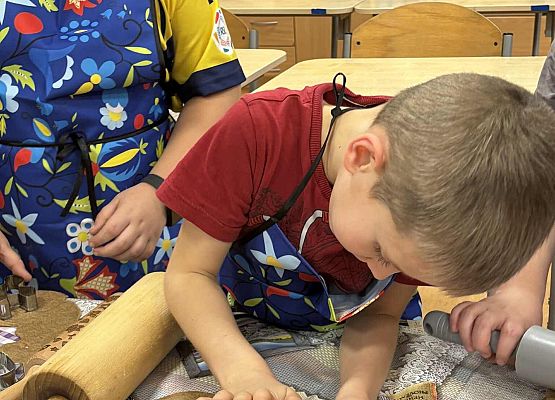 Grafika 15: Zajęcia kulinarne w klasie 2 - pieczemy pierniki